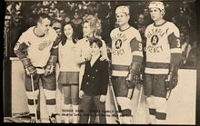 Load image into Gallery viewer, 1971 Vintage NHL Hockey Detroit Red Wings Gordie Howe Retirement Booklet Rare