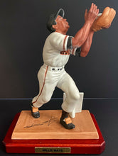Load image into Gallery viewer, Willie Mays Sports Impressions Figurine Famous Catch 4334/5000 Original Box/LOA
