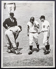 Load image into Gallery viewer, 1961 New York Yankees Press Photo Roger Maris Hits A Home MLB Baseball Game