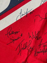 Load image into Gallery viewer, 1999 New York Giants Team Signed Flag NFL Football Michael Strahan JSA LOA