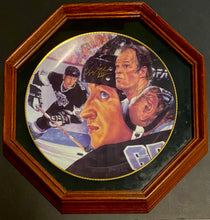 Load image into Gallery viewer, Signed Wayne Gretzky Gordie Howe Gartlan The Great One 99 Framed Plate NHL Hockey
