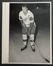 Load image into Gallery viewer, Circa 1950 Gordie Howe “Mr. Hockey” Professional Hockey Photo Detroit Red Wings NHL