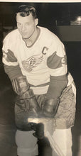 Load image into Gallery viewer, Circa 1950 Gordie Howe “Mr. Hockey” Professional Hockey Photo Detroit Red Wings NHL