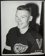 1945 James Conacher Vintage Black & White Type 1 Photo Detroit Red Wings NHL HOF