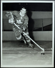 Load image into Gallery viewer, 1959/1960 Turofsky Toronto Maple Leafs Ted Hampson Vintage NHL Hockey Photo
