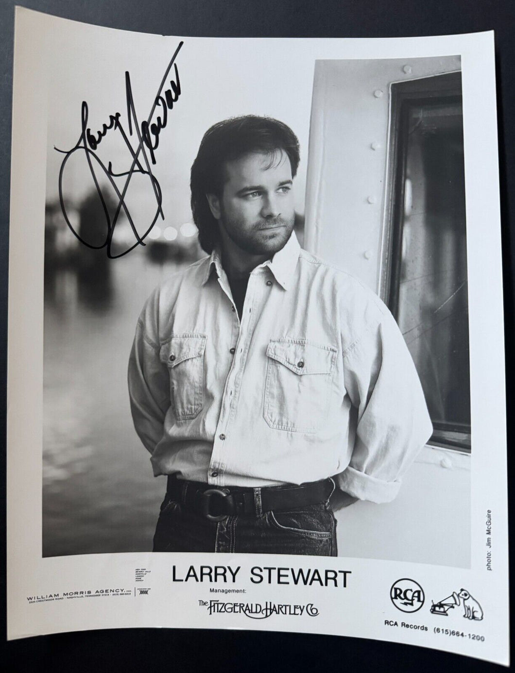 Larry Stewart Signed Publicity Photo Issued By William Morris Agency RCA Country