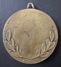 Load image into Gallery viewer, Mike Walton Players Medal For 1974 Summit Series Team Canada Vs. Russia Vintage
