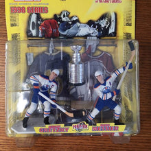 Load image into Gallery viewer, Wayne Gretzky &amp; Mark Messier Starting Lineup 1998 Classic Doubles of the Games Greatest
