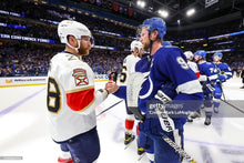 Load image into Gallery viewer, 2022 Steven Stamkos Playoff Game Worn Bauer Gloves Photo Matched Tampa Bay NHL
