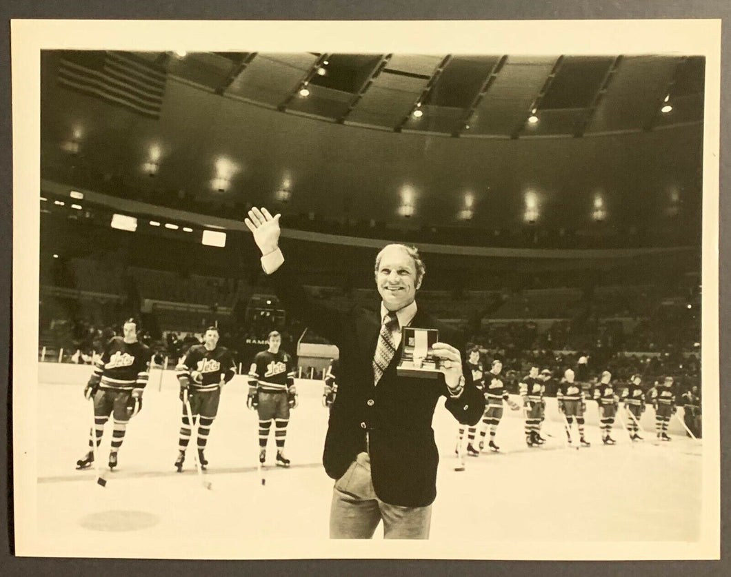 1972 Vintage Hockey Photo WHA Debuts In USA Bobby Hull Banned Receives Award