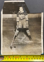 Load image into Gallery viewer, 1927 Vintage NHL New York Americans Hockey HOF Lionel Conacher NEA Photo
