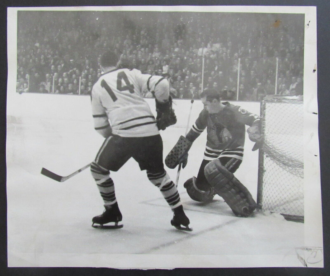 1962 Chicago Stadium Press NHL Photo Toronto v Blackhawks Dave Keon Glenn Hall