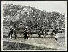 Load image into Gallery viewer, 1938 Type 1 NEA Photo Babe Didrikson Putting Western Open Broadmoor Golf Club
