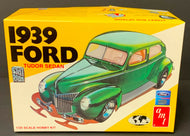 AMT 1939 Ford Tudor Sedan Scale 1:25 Model Car Kit Vintage Automobile