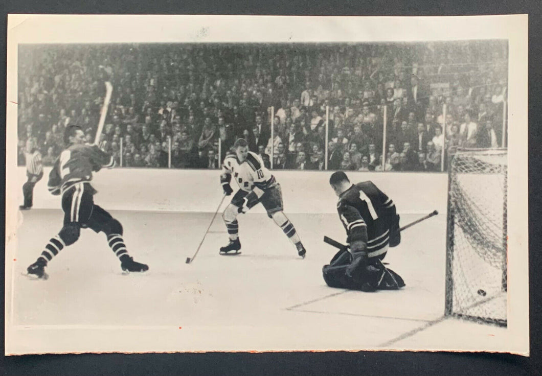 1963 Associated Press Photo NHL Rangers Ingarfield Blackhawks Goalie Glenn Hall