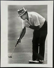 Load image into Gallery viewer, 1982 Type 1 Denver Post Press Photo Hall Of Fame Golfer Sam Snead Putting
