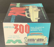 Load image into Gallery viewer, Moebius Models Chrysler 300 Scale 1:25 Model Car Kit Factory Sealed
