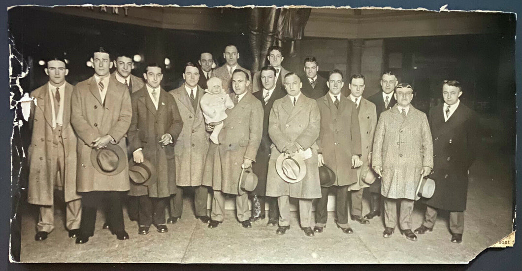 1928 Type 1 Press Photo Montreal Canadiens Waiting To Board Train NHL Hockey