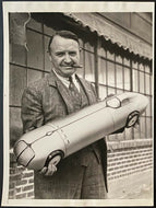 1932 Press Photo Racing Legend Barney Oldfield World Landspeed Record Model Car