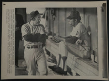 Load image into Gallery viewer, 1973 Original Wire B&amp;W Photo Willie Mays Talks to Yogi Berra New York Mets MLB
