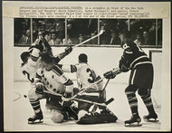 1966 Vintage NHL Press Photo Toronto Maple Leafs HOFer's Howell Armstrong