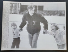 Load image into Gallery viewer, 1971 NHL Boston Bruins Bobby Orr Press Wire Photo @ Boston Garden Hockey
