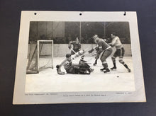 Load image into Gallery viewer, 1937 New York Americans vs Detroit Red Wings Wire/Press Action PHOTO  Vtg Hockey
