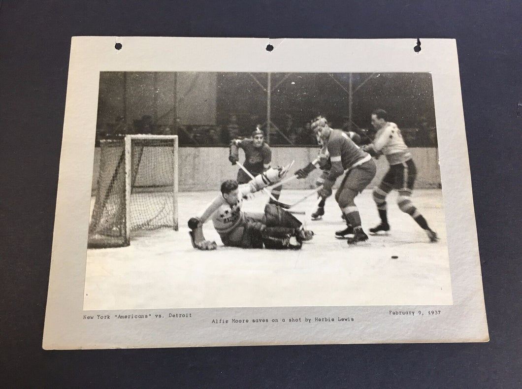 1937 New York Americans vs Detroit Red Wings Wire/Press Action PHOTO  Vtg Hockey