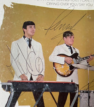 Load image into Gallery viewer, 1964 Dave Clark Five Original Band Members Autographed Record Signed x5 LOA
