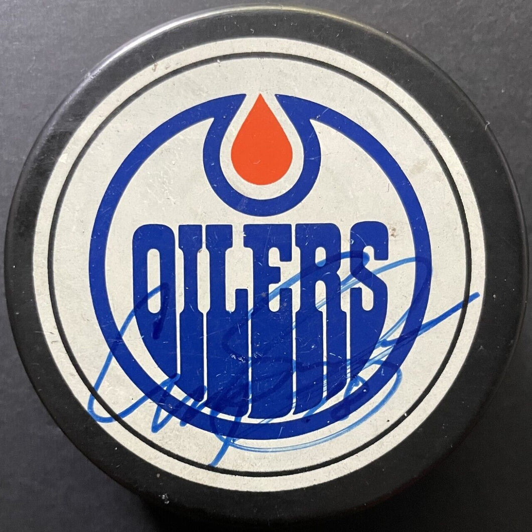 c1985-87 Craig Simpson Signed Autographed Edmonton Oilers NHL Hockey Puck