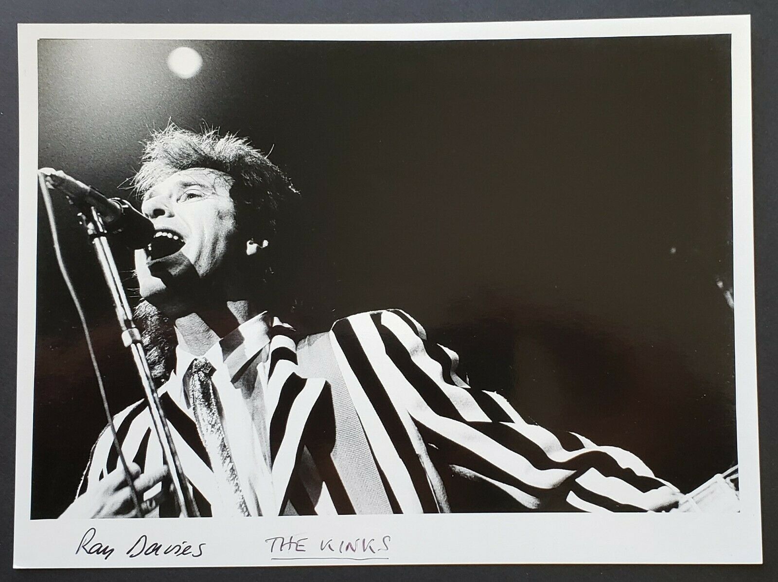 1970s Singer Songwriter Ray Davies Of The Kinks Vintage 1 Photo On Sta ...