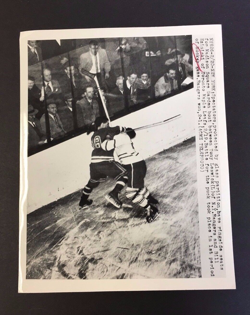 1950 Toronto Maple Leafs vs NY Rangers Wire/Press PHOTO Vtg Hockey Ezinicki NHL