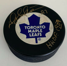 Load image into Gallery viewer, Darryl Sittler Signed Toronto Maple Leafs NHL Hockey Puck Autographed HOF 1989
