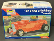 Revell Monogram '32 Ford Highboy Street Rod Model Kit 1:25 Scale
