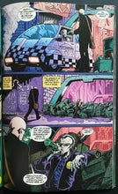 Load image into Gallery viewer, Feb 1998 Transmetropolitan Back On The Street Comic Book Vintage Vertigo Comics
