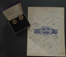 Load image into Gallery viewer, 1968 Hickock Awards 22 Autographs Program + Cufflinks Yastrzemski Willie Pep
