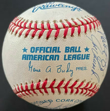 Load image into Gallery viewer, 1996 World Series Champs New York Yankees Team Signed Baseball x22 Jeter JSA LOA
