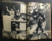 Load image into Gallery viewer, 1962 Pro Football Illustrated Magazine The New York Giants NFL AFL Wally Lemm
