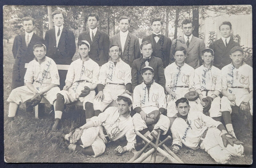 Vintage Circa 1913 Quebec Baseball Team B&W Photo Used Posted Postcard