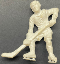 Load image into Gallery viewer, 1956 - 1957 Set of 8 Kelloggs Corn Flakes Premium Plastic Hockey Men Vintage NHL
