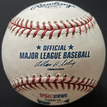 Load image into Gallery viewer, Willie Mays Signed Autographed Official Major League Rawlings Baseball PSA/DNA
