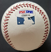 Load image into Gallery viewer, Willie Mays Signed Autographed Official Major League Rawlings Baseball PSA/DNA
