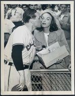 1943 International News Press Photo Bob Feller Award Sports Father Of The Year
