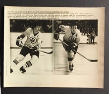 Load image into Gallery viewer, 1975 Bobby Orr Phil Esposito Original News Wire Photo NHL Hockey Boston Bruins
