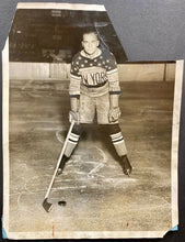 Load image into Gallery viewer, 1927 Vintage NHL New York Americans Hockey HOF Lionel Conacher NEA Photo
