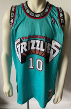 Load image into Gallery viewer, Mike Bibby 1998-99 Mitchell &amp; Ness Hardwood Classics Vancouver Grizzlies Jersey
