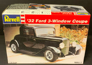 Revell 1932 Ford 3-Window Coupe Scale 1:25 Model Car Kit Vintage Automobile