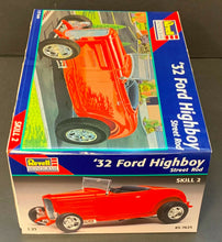 Load image into Gallery viewer, Revell Monogram '32 Ford Highboy Street Rod Model Kit 1:25 Scale
