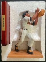 Load image into Gallery viewer, Willie Mays Sports Impressions Figurine Famous Catch 4334/5000 Original Box/LOA
