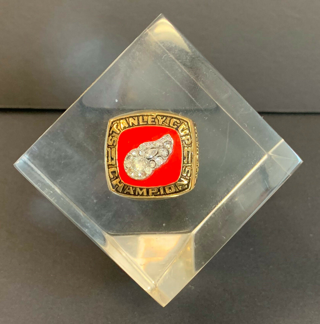 1997 Detroit Red Wings Stanley Cup Ring Paperweight Lucite Jostens NHL Hockey